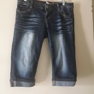 Mudd capris size 11 EUC